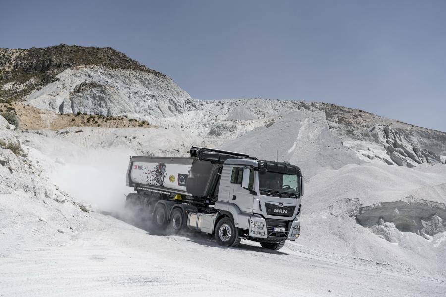  MAN TGS 33.500 6x4 Sattelzugmaschine 2017 года  (фото 2 из 13)